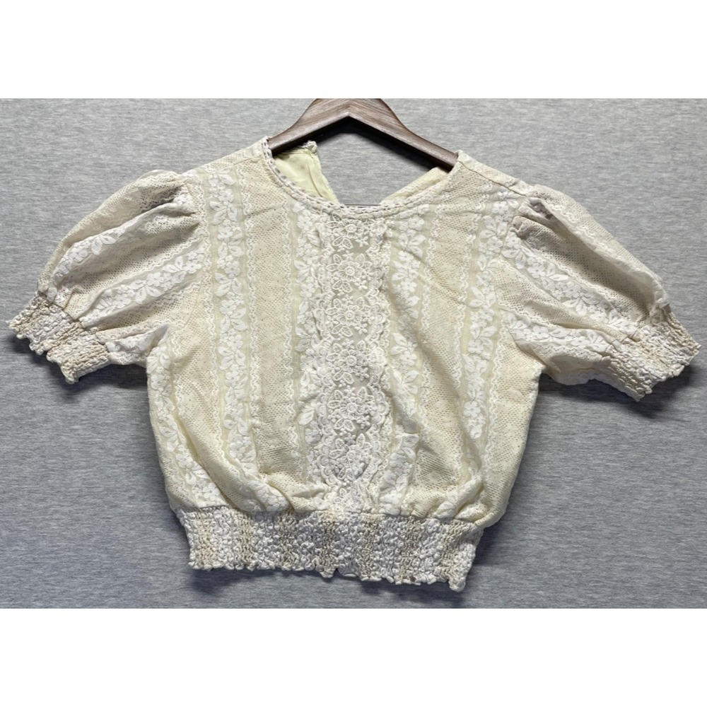 Coco + Jaimeson Cropped Blouse Top Womens Medium Cream Crochet Lace Puff Sleeve